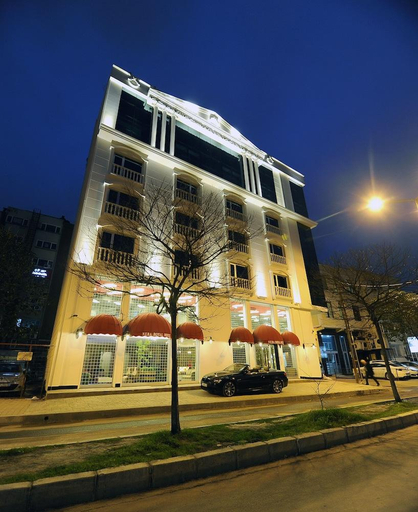 4, Neba Royal Hotel, Merkez