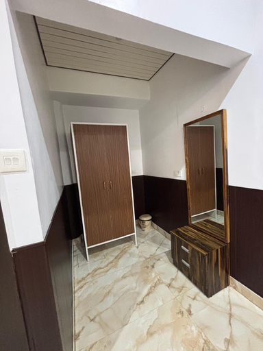 Others 1, S R HOTEL, Varanasi