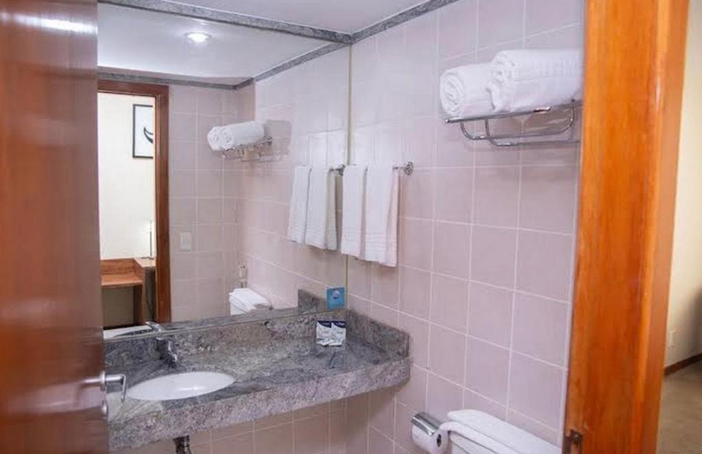 Bathroom, comfort hotel 413 anfitria, Brasília