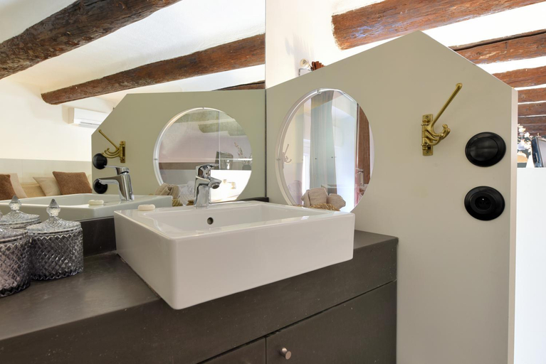 Bathroom 3, Vieux-Port Magnifique Appartement Loft, Bouches-du-Rhône