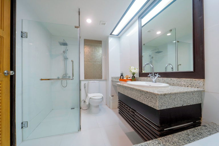 Bathroom 5, Khum Phucome Hotel & Convention Hall, Muang Chiang Mai