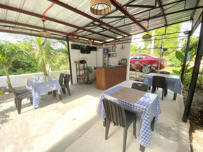 Food & Drinks 4, Coconut Inn, Moalboal