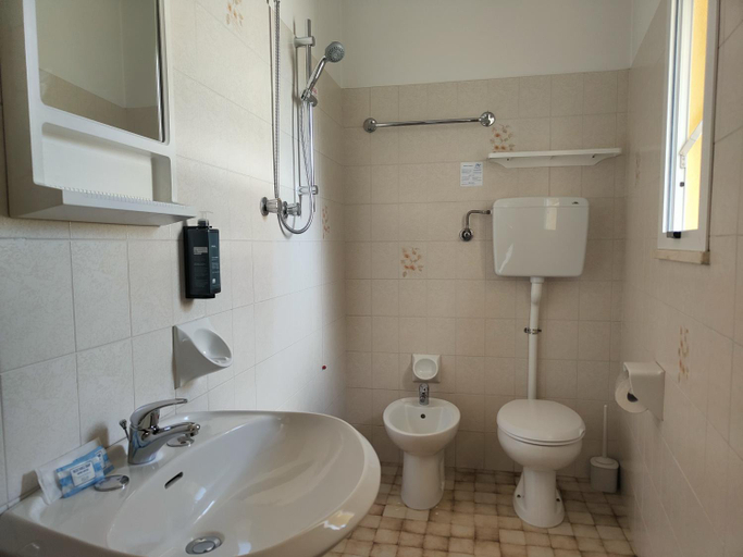 Bathroom 2, Hotel Anna, Venezia