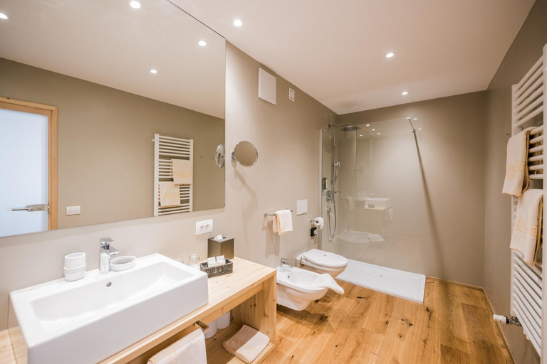 Bathroom, Alpenwellnesshotel St. Veit, Bolzano