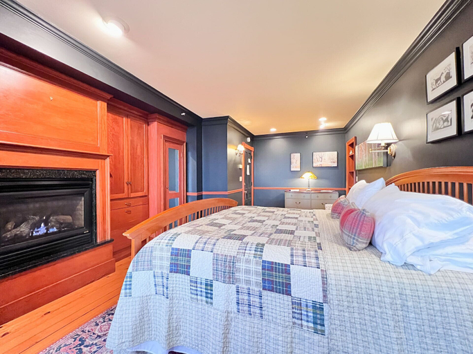 Bedroom 3, Four Columns Inn, Windham