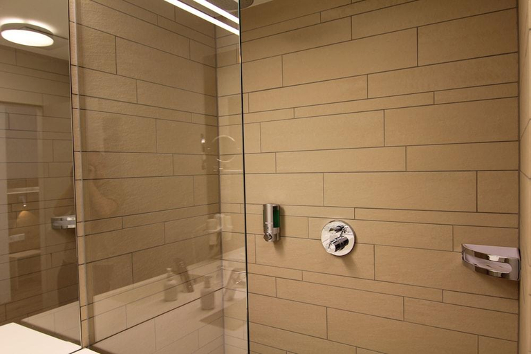 Bathroom 3, Hotel-Restaurant Ochsen, Alb-Donau-Kreis