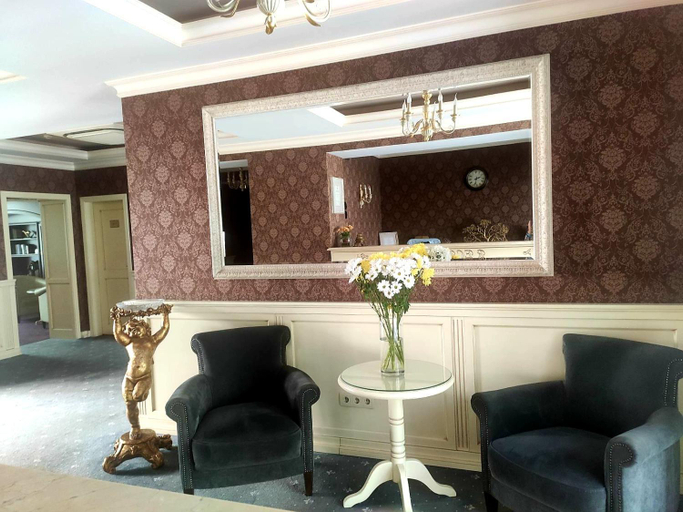 Public Area 3, Savoy