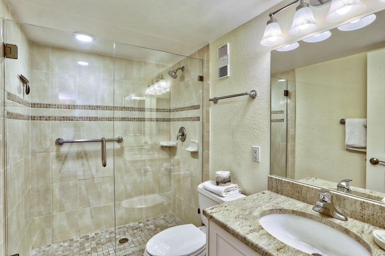Bathroom 4, Land's End 7-406 Beach Front - Premier, Pinellas
