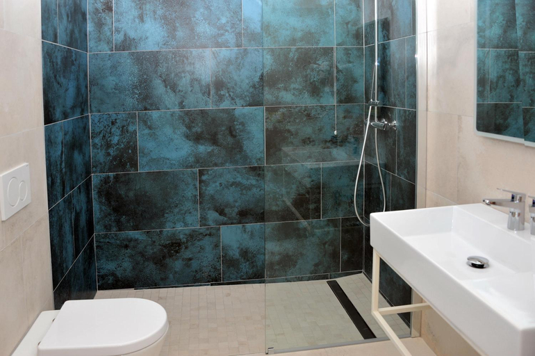 Bathroom 3, Bluotranto, Lecce