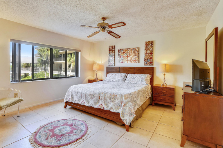 Bedroom 3, Land's End 11-207 Beach Front, Pinellas
