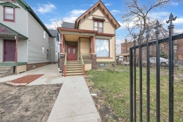Exterior & Views