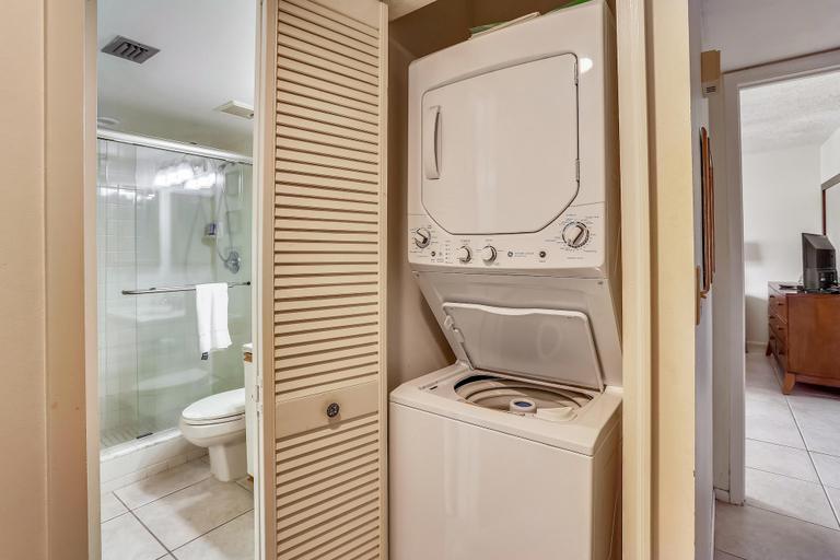 Bathroom 4, Land's End 11-207 Beach Front, Pinellas