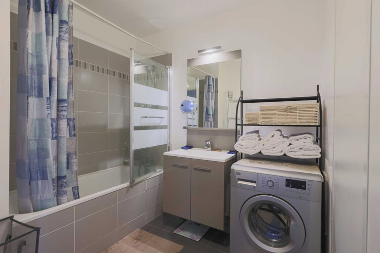 Bathroom 5, Apartment 2BR 6P - St Ouen Grand Parc, Seine-Saint-Denis