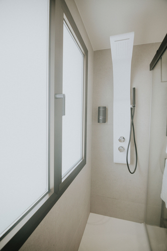 Bathroom 4, Hotel Catalina Plaza, Las Palmas