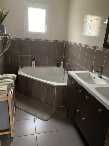 Bathroom, CHAMBRE D HOTE CHEZ Nath, Gironde