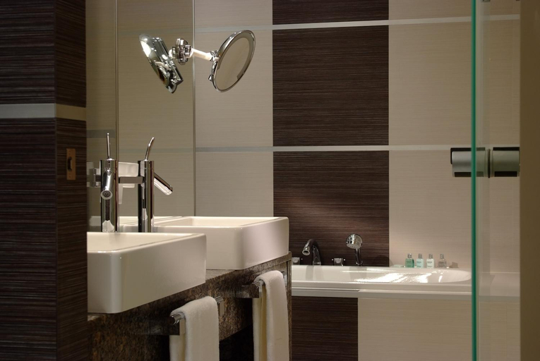 Bathroom 4, HP Park Plaza, Środa Śląska