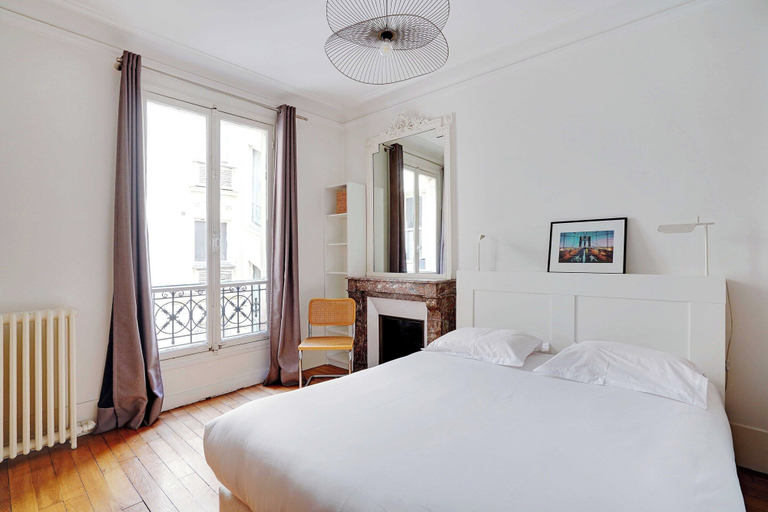 Room 3, Charming Apartment- 2br-4p- Parc Monceau, Paris