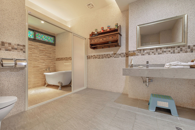 Bathroom 3, Zhe Juan Meng Tian, Miaoli