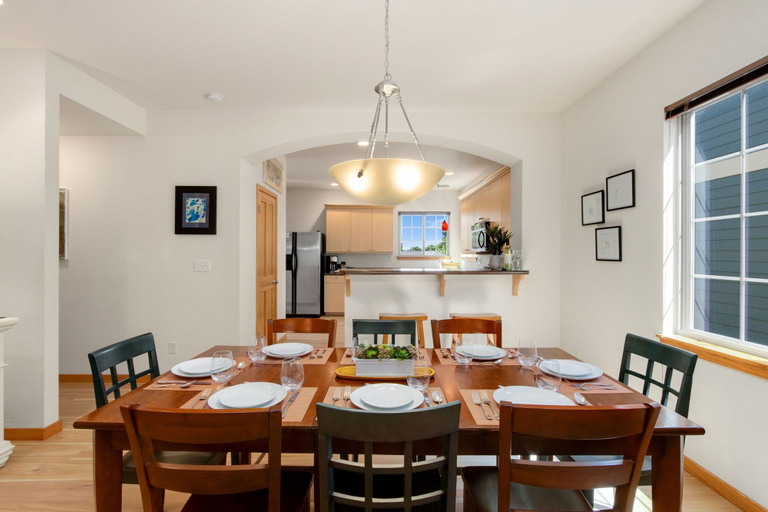 Food & Drinks 5, Rigden Retreat Garage, Dog Friendly, Near Trails, Larimer
