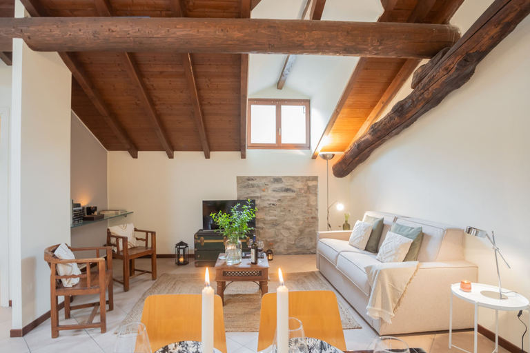Room 3, Plinio 10 in Como With 2 Bedrooms and 2 Bathrooms, Como