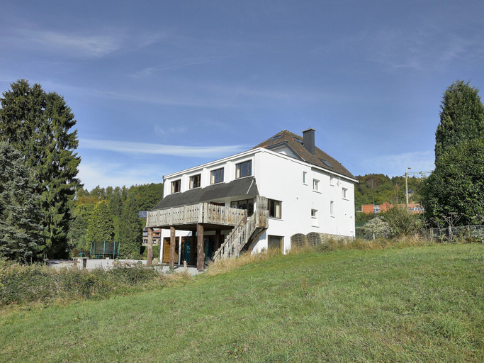Others 5, Luxurious Holiday Home in Stoumont With Pool & Bar, Liège