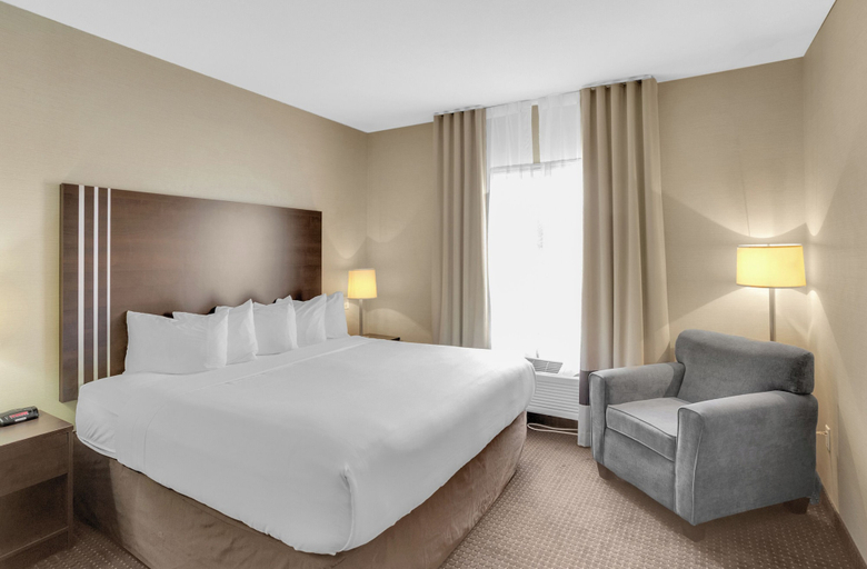 Bedroom 2, Duvernay Inn & Suites, Division No. 18