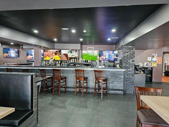 Food & Drinks 5, Ramada By Wyndham Lindsay, Kawartha Lakes