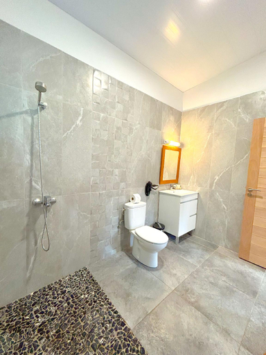 Others 5, Pension pare lodge