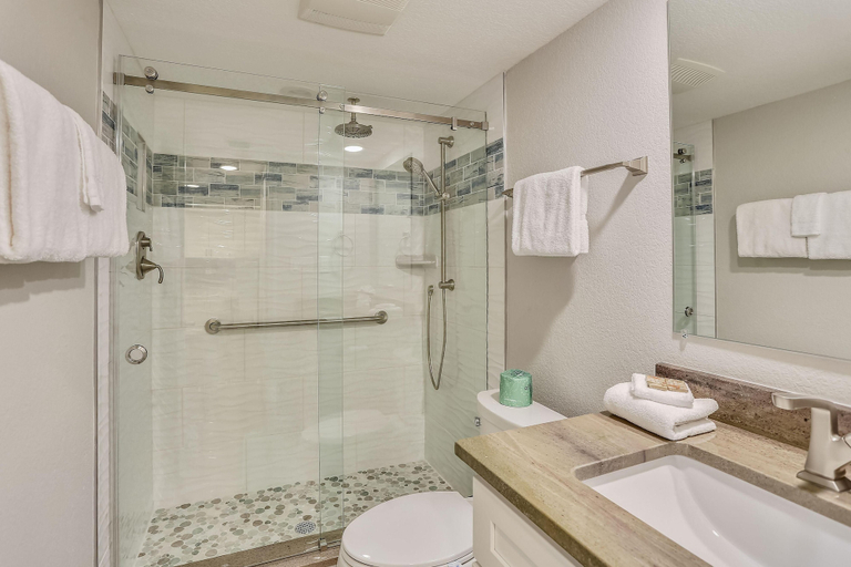 Bathroom 5, Land's End 9-304 Beach Front - Premier, Pinellas