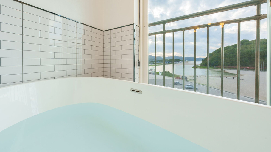 Bathroom 2, Samcheok Kong & Bee Ocean View Pension, Samcheok