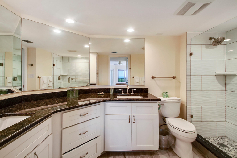 Bathroom 5, Land's End 8-204 Beach Front - Premier, Pinellas