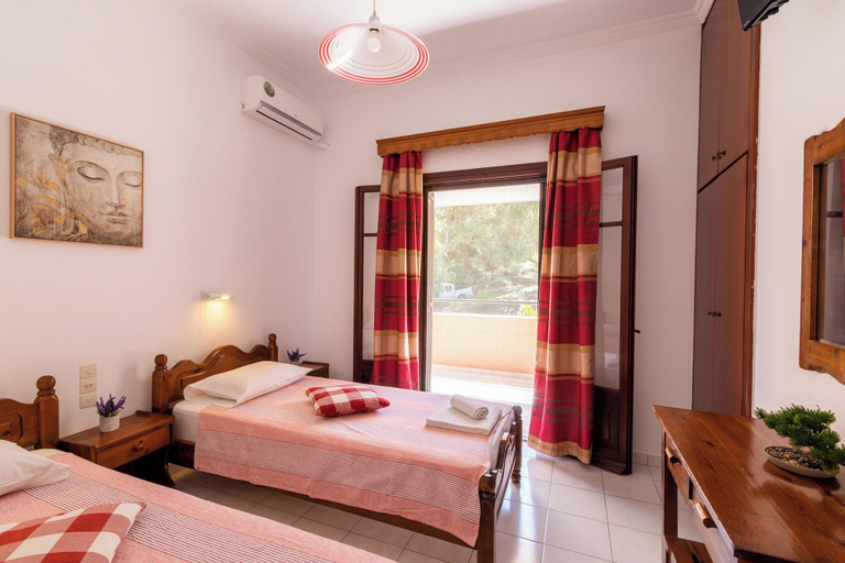 Bedroom 2, Xenofontas apartments, Ionian Islands