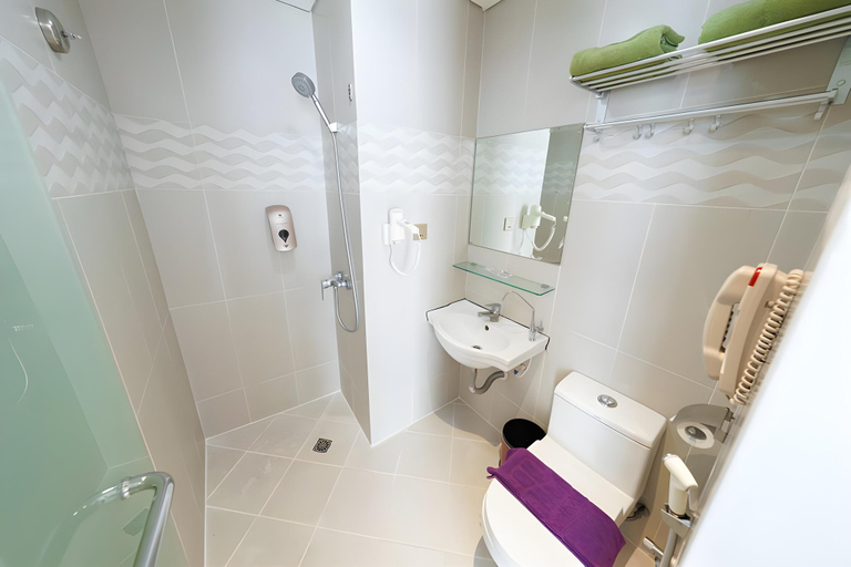 bathroom 4