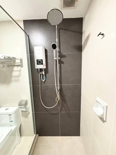 Bathroom 4, Cempaka Apartment by Easy Nap, Kuala Lumpur