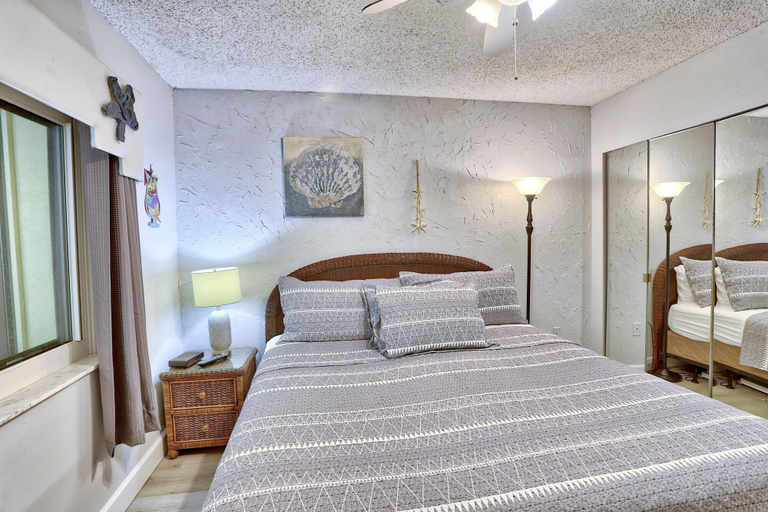 Bedroom 3, Land's End 11-202 Beach Front, Pinellas