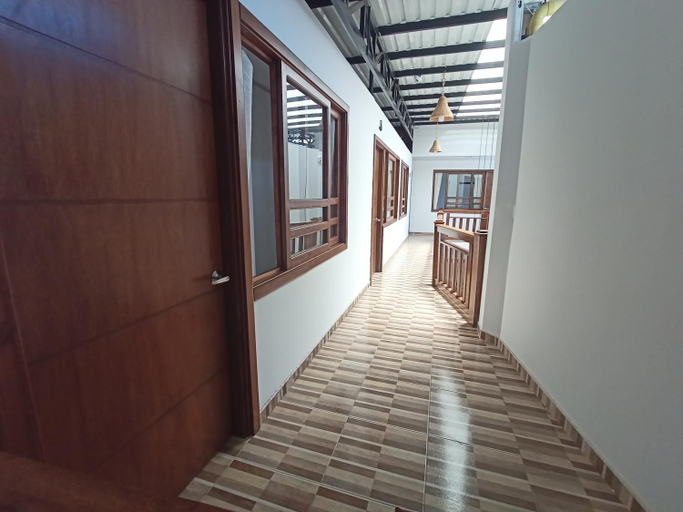 Others 5, Hotel Malaki, Isnos