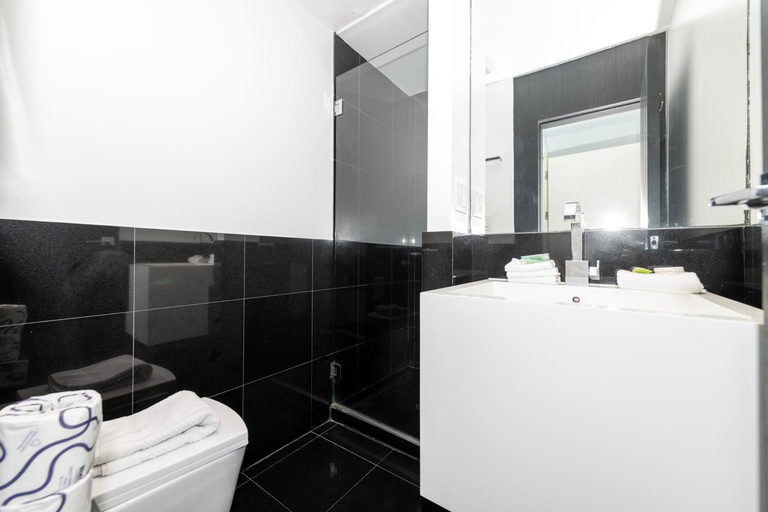 Bathroom 3, Sunny Days Apartments, Miami-Dade