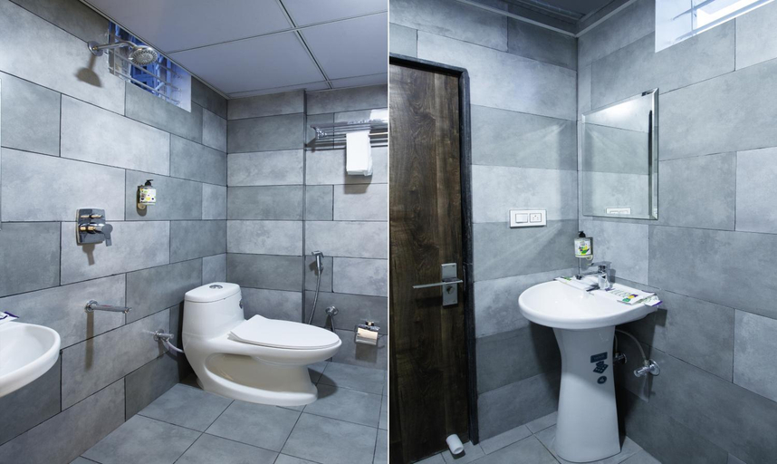 Bathroom 4, Itsy Hotels Silver Keys, Bangalore