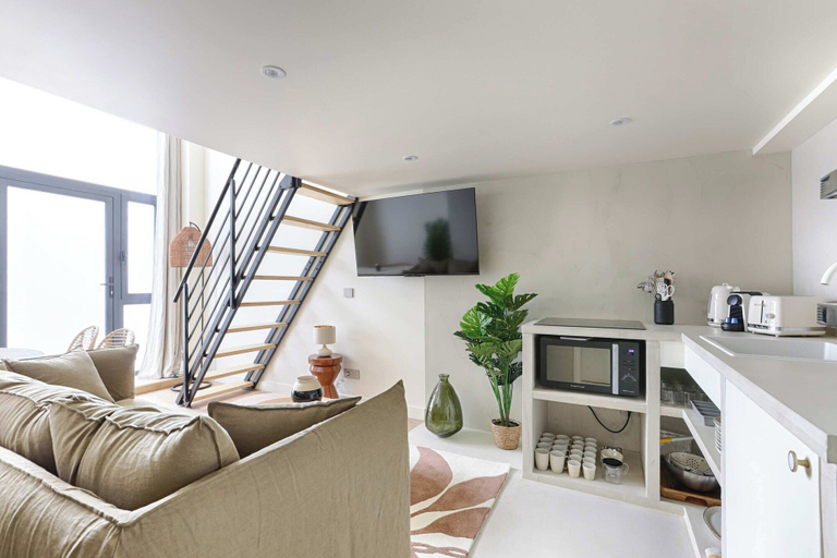 Living area 4, Beautiful AC Duplex Bastille Le Marais, Paris