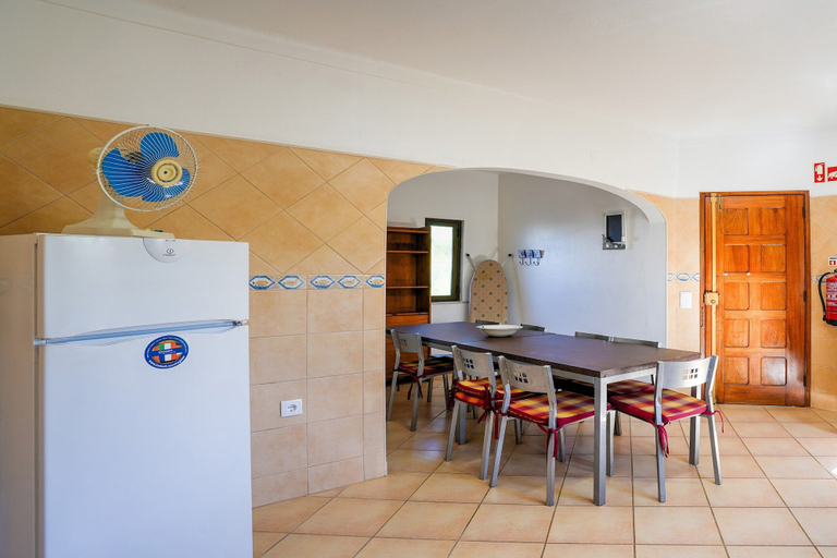 Others 5, Modern villa with a private pool, Loulé