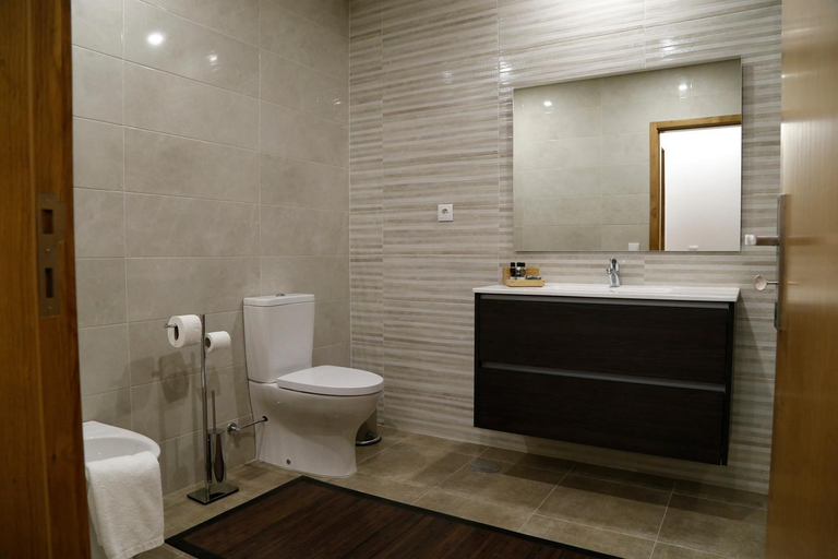 Bathroom 3, Spot Apartments Trindade, Porto