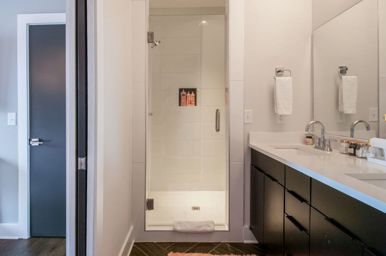 Room 5, Going Fast Dollys Dream 12 Beds, Davidson