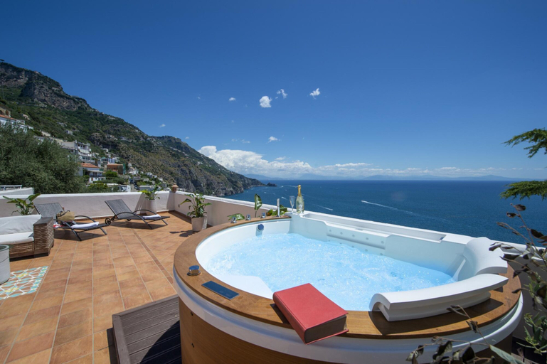Room 2, Villa Albatros - Stunning 2 Floors Villa for Large Groups, Salerno