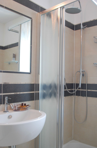 Bathroom 4, Hotel Première Pool & Resort, Napoli