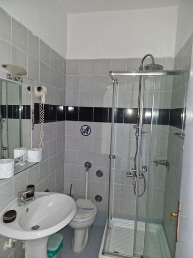 Bathroom, Hotel Athina, Central Macedonia