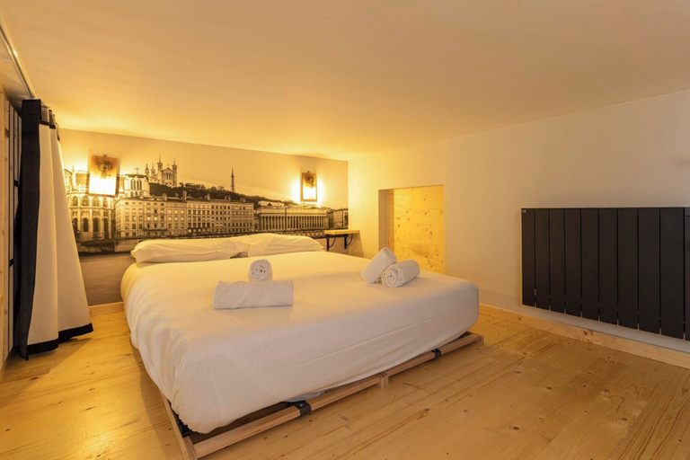 Room 3, Dify Bicyclette - Hotel de Ville, Rhône