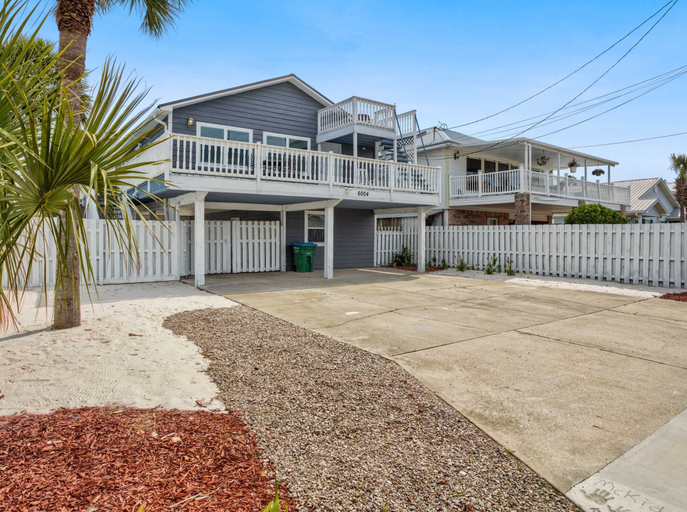 Others 2, Beach Time Cozy Retreat Steps From the Gulf, Bay