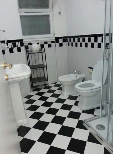 Bathroom 4, La piazzetta delle regine, Rome