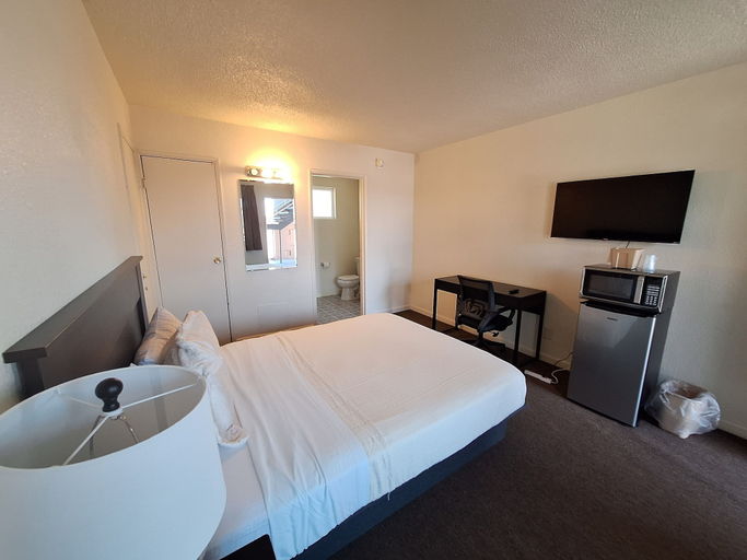 Bedroom 3, Leisure Lodge Motel, Cibola