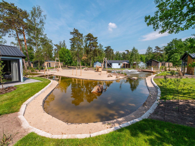 Garden 5, Nice Chalet in a Holiday Park, Arnhem